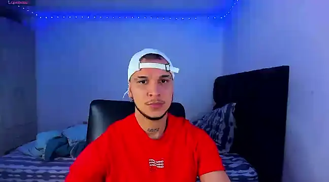 Snapshot of austinoficial chatting on February 15, 1:33 am austinoficial online show from February 15, 1:33 am