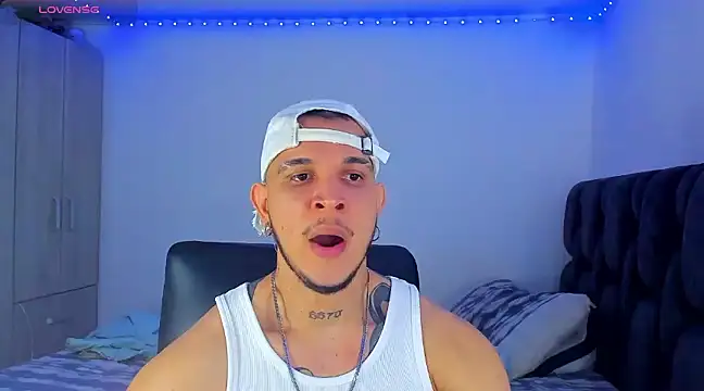 Snapshot of austinoficial chatting on February 13, 9:17 pm austinoficial online show from February 13, 9:17 pm