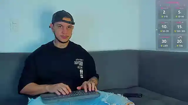 Snapshot of austinoficial chatting on October 11, 11:53 pm austinoficial online show from October 11, 11:53 pm