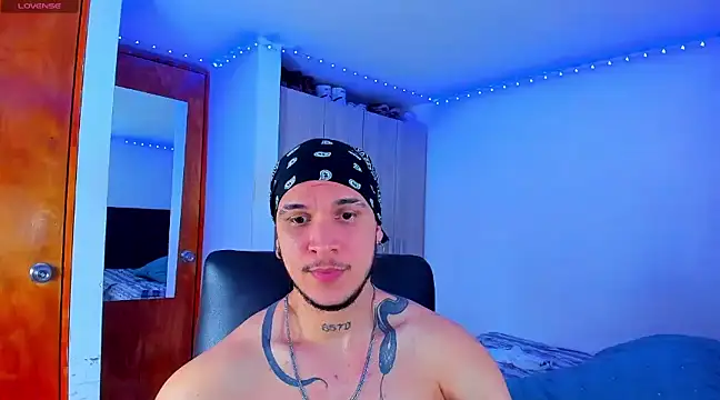 Snapshot of austinoficial chatting on February 21, 8:49 pm austinoficial online show from February 21, 8:49 pm