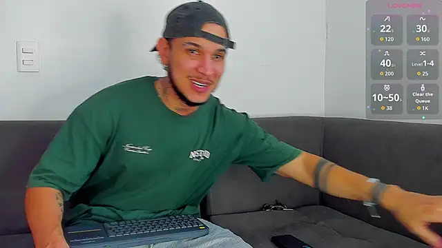 Snapshot of austinoficial chatting on October 21, 8:34 pm austinoficial online show from October 21, 8:34 pm