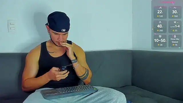 Snapshot of austinoficial chatting on October 13, 12:05 am austinoficial online show from October 13, 12:05 am