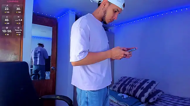 Snapshot of austinoficial chatting on March 1, 3:53 am austinoficial online show from March 1, 3:53 am