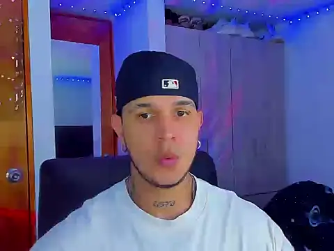 Snapshot of austinoficial chatting on September 12, 11:16 pm austinoficial online show from September 12, 11:16 pm