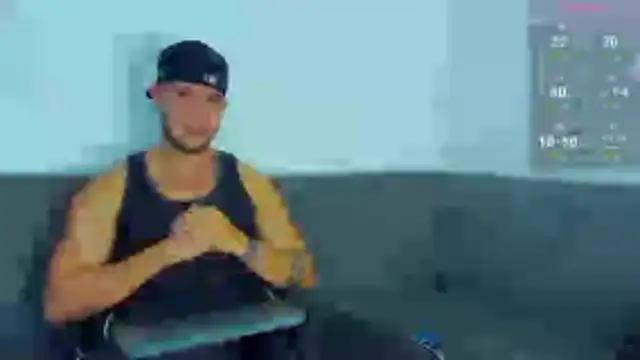 Snapshot of austinoficial chatting on October 15, 12:07 am austinoficial online show from October 15, 12:07 am