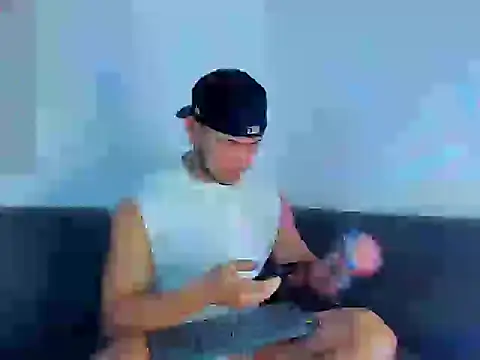 Snapshot of austinoficial chatting on October 9, 11:42 pm austinoficial online show from October 9, 11:42 pm