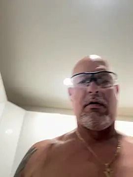 Snapshot of carlospingalinda chatting on March 8, 10:45 pm carlospingalinda online show from March 8, 10:45 pm