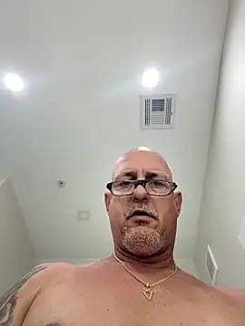 Snapshot of carlospingalinda chatting on February 9, 4:18 pm carlospingalinda online show from February 9, 4:18 pm