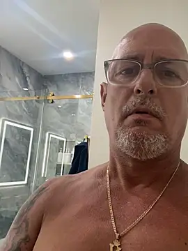 Snapshot of carlospingalinda chatting on October 2, 10:47 pm carlospingalinda online show from October 2, 10:47 pm