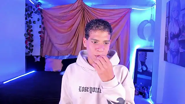 Snapshot of Ethan_Boyy chatting on October 9, 11:09 pm Ethan Boyy online show from October 9, 11:09 pm