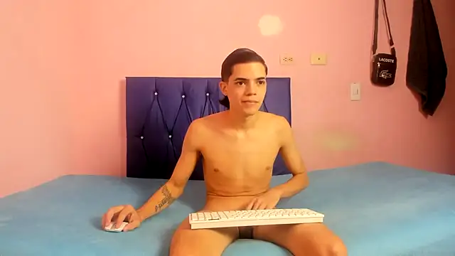 Latinos 2001 online show from November 11, 2:00 pm