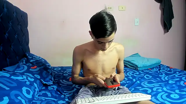 Latinos 2001 online show from February 27, 4:50 pm