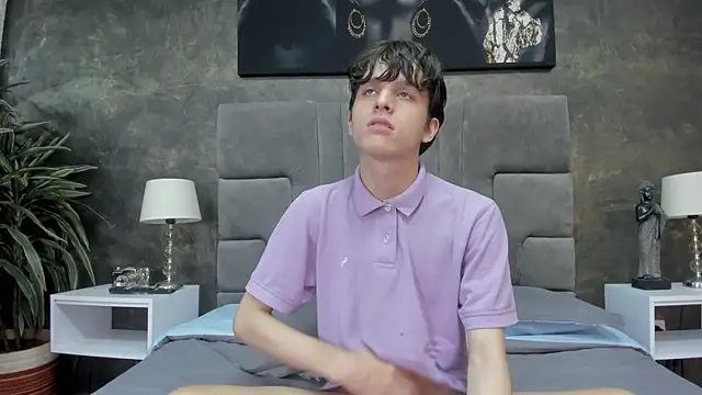 Snapshot of bruce_hans chatting on October 18, 4:12 pm bruce hans online show from October 18, 4:12 pm