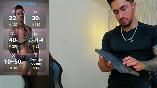 Snapshot of Brad_Summer chatting on October 9, 6:24 pm Brad Summer online show from October 9, 6:24 pm