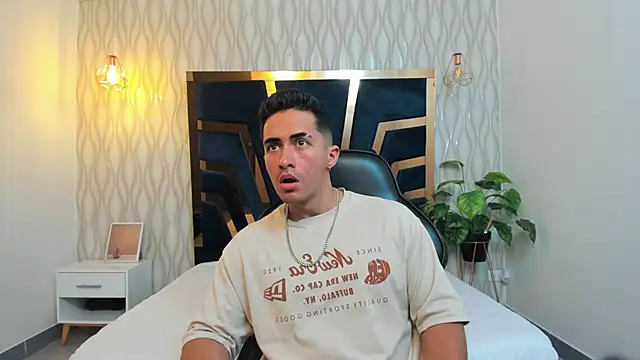 Snapshot of Brad_Summer chatting on January 28, 5:24 pm Brad Summer online show from January 28, 5:24 pm