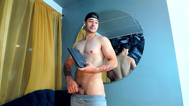 Snapshot of Salvatore_costa chatting on March 11, 10:42 pm Salvatore costa online show from March 11, 10:42 pm