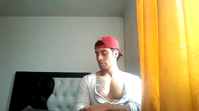 Snapshot of davidcr89 chatting on February 23, 8:31 pm davidcr89 online show from February 23, 8:31 pm