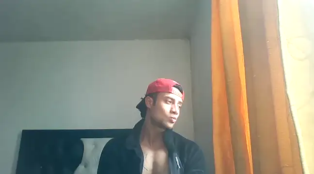 Snapshot of davidcr89 chatting on February 2, 7:14 pm davidcr89 online show from February 2, 7:14 pm