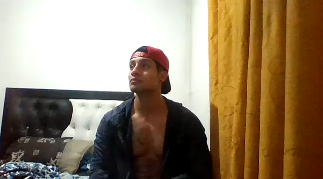 Snapshot of davidcr89 chatting on February 1, 7:15 am davidcr89 online show from February 1, 7:15 am