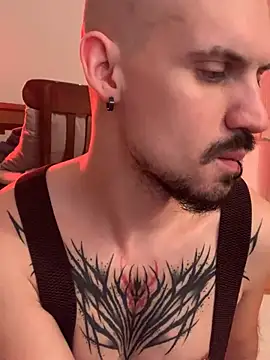 Snapshot of AssHunter4k chatting on January 25, 7:28 pm AssHunter4k online show from January 25, 7:28 pm
