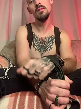 Snapshot of AssHunter4k chatting on January 25, 6:01 am AssHunter4k online show from January 25, 6:01 am