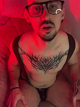 Snapshot of AssHunter4k chatting on January 31, 7:18 am AssHunter4k online show from January 31, 7:18 am