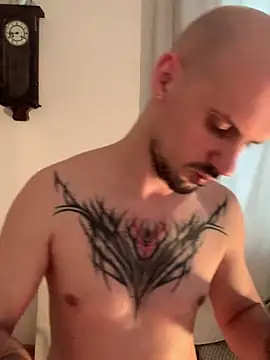 Snapshot of AssHunter4k chatting on March 12, 2:01 pm AssHunter4k online show from March 12, 2:01 pm
