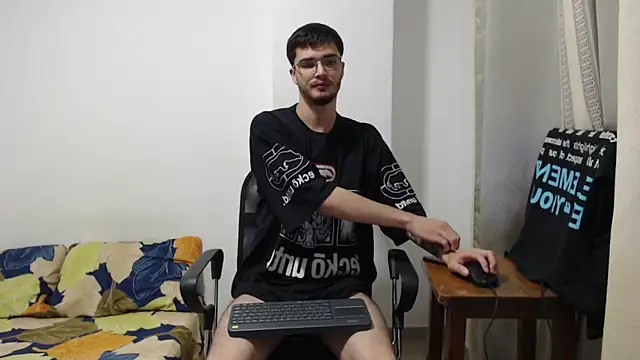 Snapshot of Aleex_Miller chatting on October 17, 4:38 am Aleex Miller online show from October 17, 4:38 am