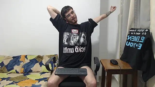 Snapshot of Aleex_Miller chatting on October 19, 6:28 am Aleex Miller online show from October 19, 6:28 am