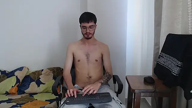 Snapshot of Aleex_Miller chatting on October 28, 3:03 pm Aleex Miller online show from October 28, 3:03 pm