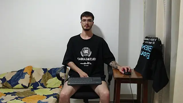 Snapshot of Aleex_Miller chatting on October 18, 4:39 am Aleex Miller online show from October 18, 4:39 am