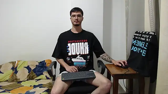 Snapshot of Aleex_Miller chatting on October 14, 2:40 am Aleex Miller online show from October 14, 2:40 am