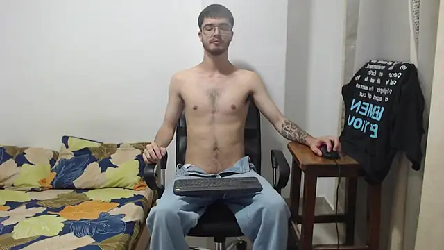 Snapshot of Aleex_Miller chatting on October 20, 6:50 am Aleex Miller online show from October 20, 6:50 am