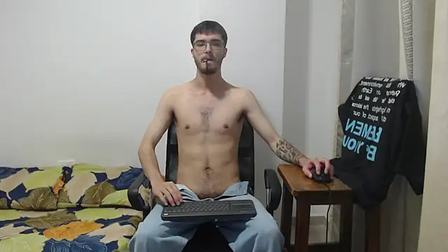 Snapshot of Aleex_Miller chatting on October 21, 8:39 am Aleex Miller online show from October 21, 8:39 am