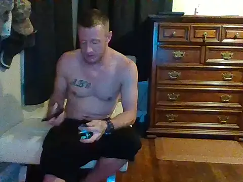 biggzee6 online show from December 4, 1:01 am