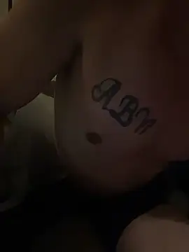 Snapshot of biggzee6 chatting on October 14, 10:00 am biggzee6 online show from October 14, 10:00 am