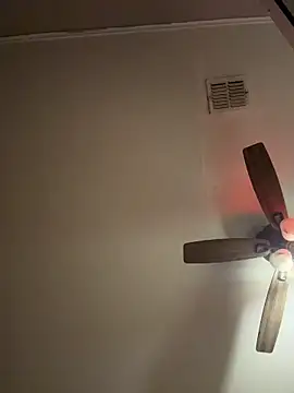 biggzee6 online show from April 1, 5:20 am