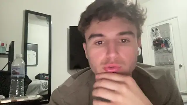 Snapshot of ryan_28747 chatting on October 13, 3:34 am ryan 28747 online show from October 13, 3:34 am