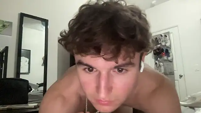 Snapshot of ryan_28747 chatting on October 26, 1:51 am ryan 28747 online show from October 26, 1:51 am