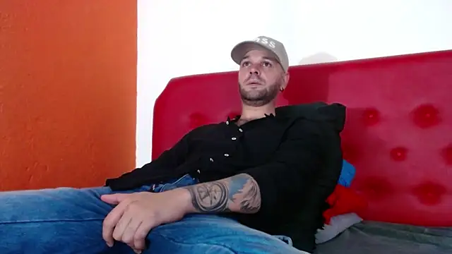 Snapshot of Cristian_white chatting on October 3, 5:29 pm Cristian white online show from October 3, 5:29 pm