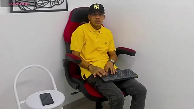Snapshot of carlos_alber12 chatting on February 1, 3:08 am carlos alber12 online show from February 1, 3:08 am