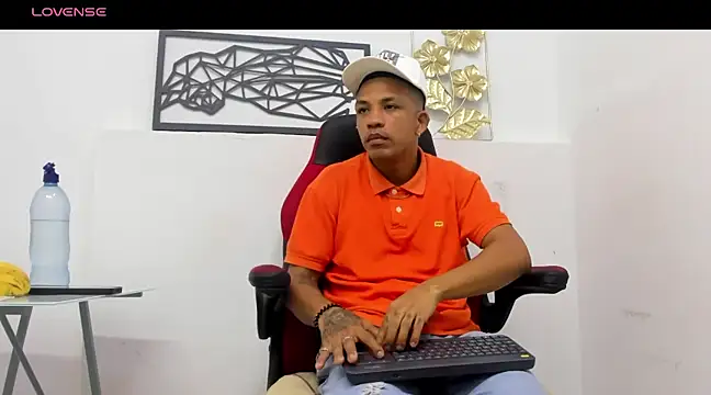 Snapshot of carlos_alber12 chatting on March 8, 7:29 pm carlos alber12 online show from March 8, 7:29 pm