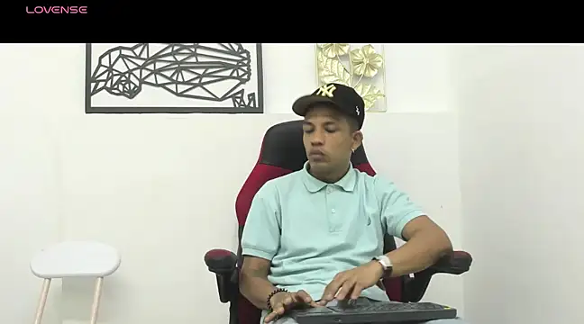 Snapshot of carlos_alber12 chatting on March 17, 12:57 pm carlos alber12 online show from March 17, 12:57 pm