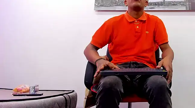 Snapshot of carlos_alber12 chatting on February 23, 6:52 pm carlos alber12 online show from February 23, 6:52 pm