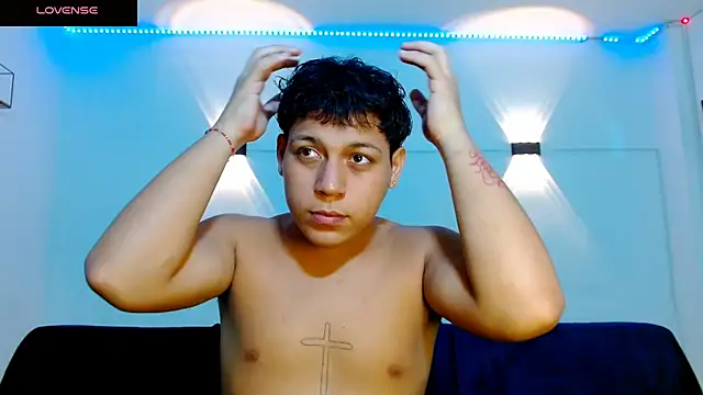 Tylerdrdn online show from December 4, 11:12 pm