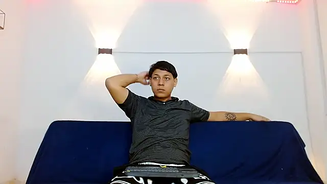 Tylerdrdn online show from December 13, 9:32 pm