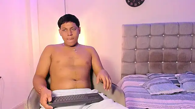 Tylerdrdn online show from October 27, 6:49 am