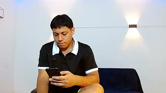 Tylerdrdn online show from November 7, 9:40 pm