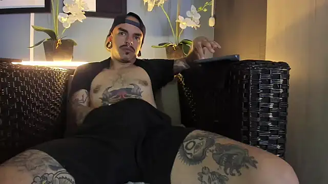 Snapshot of kaletattoo chatting on September 10, 1:54 pm kaletattoo online show from September 10, 1:54 pm