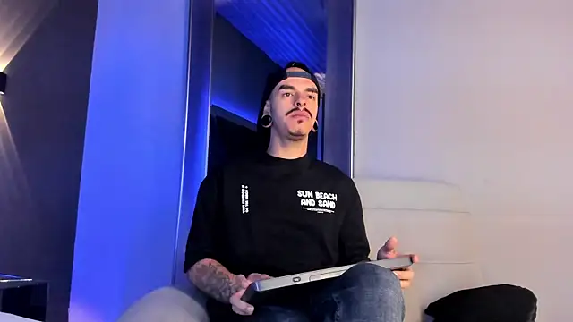 Snapshot of kaletattoo chatting on October 20, 11:25 am kaletattoo online show from October 20, 11:25 am